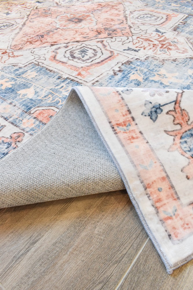 Gloria Chiraz Tribal Heriz Rug