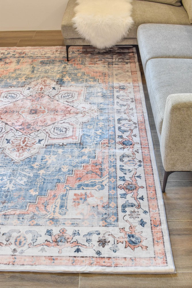 Gloria Chiraz Tribal Heriz Rug