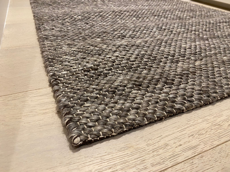 Chicago Drops Skandi Dark Grey Wool Runner Rug