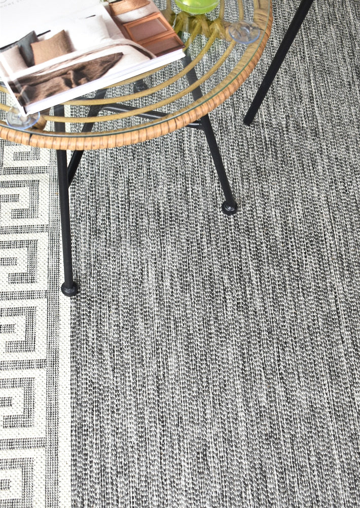 Long Island Alaska Greek Key Light Grey Rug 7781-GU6E