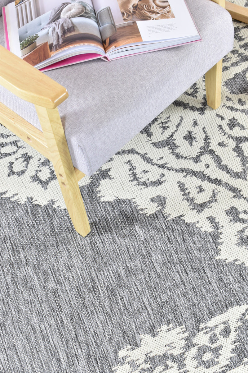 Long Island Alaska Mono Grey Cream Rug 5605-GU6E