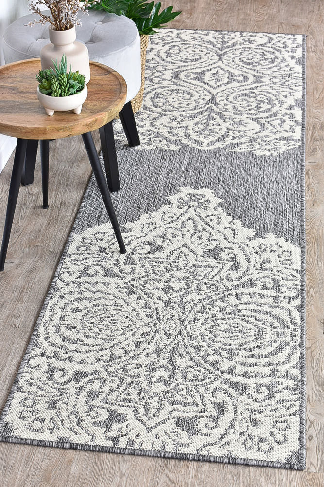 Long Island Alaska Mono Grey Cream Runner Rug 5605-GU6E